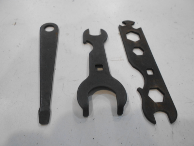 Ключи из набора инструмента Иртыш