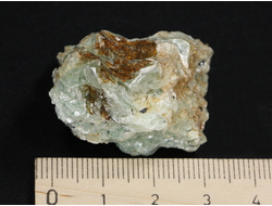 Тальк зеленый (благородный) необработанный, Урал, Шабры (39*34*24 мм, 26 г) №27443