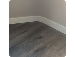 Плинтус ХДФ Dollken Cubu Flex Life 80мм Х 2,5 м Белый RAL 9003 в интерьере 11