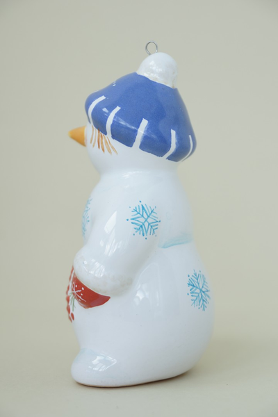 Снеговик с рябинкой