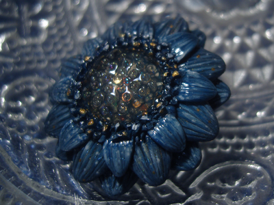 "Каллистефус Галактика", мини брошь с космическим цветком