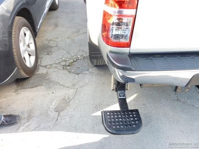 Ступенька складная для облегчения доступа в кузов