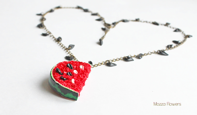 Колье с арбузной долькой и семечками.