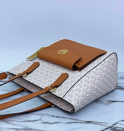 Сумка Michael Kors Jet Set Medium Logo Pocket Tote Bag белая