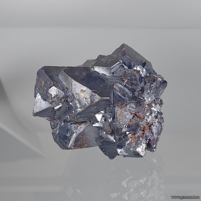 Куприт, сросток кристаллов. Россия. 40*38*37мм