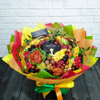Яркий букет из сухофруктов с мёдом Карнавал