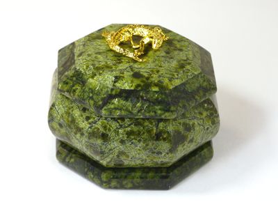 Шкатулка 6-гранная Змеевик, Урал (70*70*60 мм, 325 г) №15117