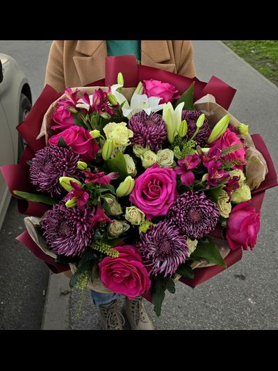 Большой букет с хризантемой бигуди