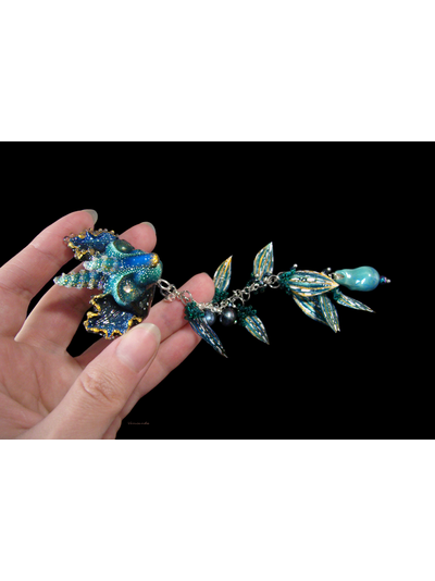 Брошь "Морской дракон из рода двурогих котов", украшение-талисман с длинной подвеской