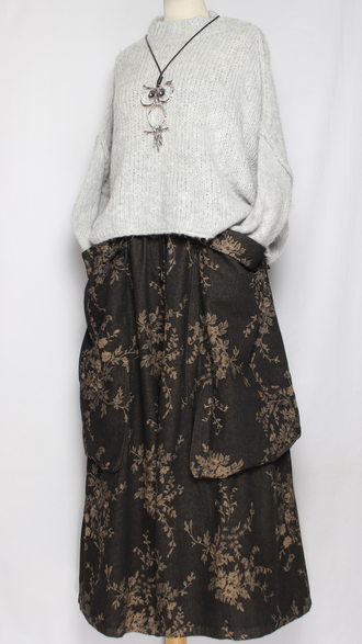 БРЮКИ-ЮБКА джинс-гобелен "КРЕАТИВНЫЕ КАРМАНЫ" мелкие цветы черные, синие р.46-54