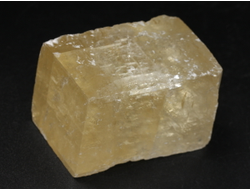 Кальцит оптический золотистый (исландский шпат), скол по спайности, Бразилия (45*25*25 мм, 72 г) №38298