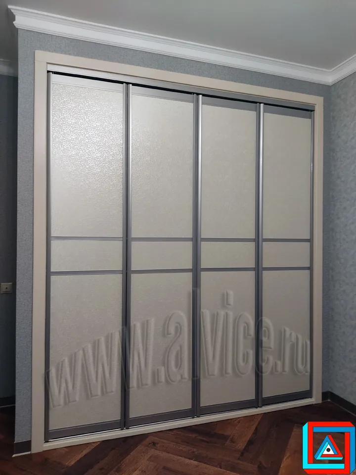 Фото 01 - Дверь 4-х створчатая для встроенного шкафа