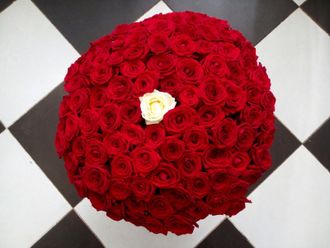 Букет из 101 розы "Единственная и неповторимая"