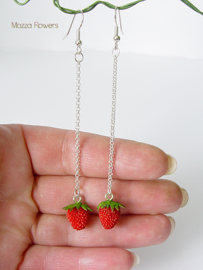 Серьги-цепочки "Лесная земляника" .