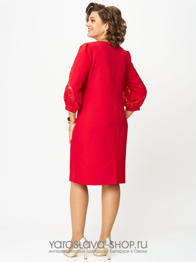 Эффектное платье-футляр красного цвета