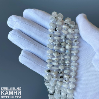 Лунный камень с иризацией чипсы 6-8х3-4 мм, цена за нить 19 см