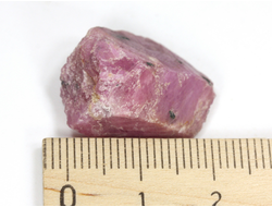 Корунд красный (рубин), кристалл, Мьянма (22*17*10 мм, 6,9 г) №36089