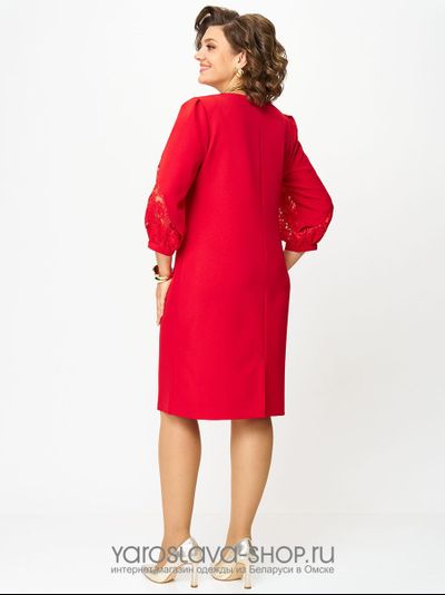 Эффектное платье-футляр красного цвета