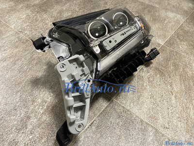 Фары Toyota Land Cruiser 200 черные Executive, БЕГАЮЩИЙ ПОВОРОТНИК