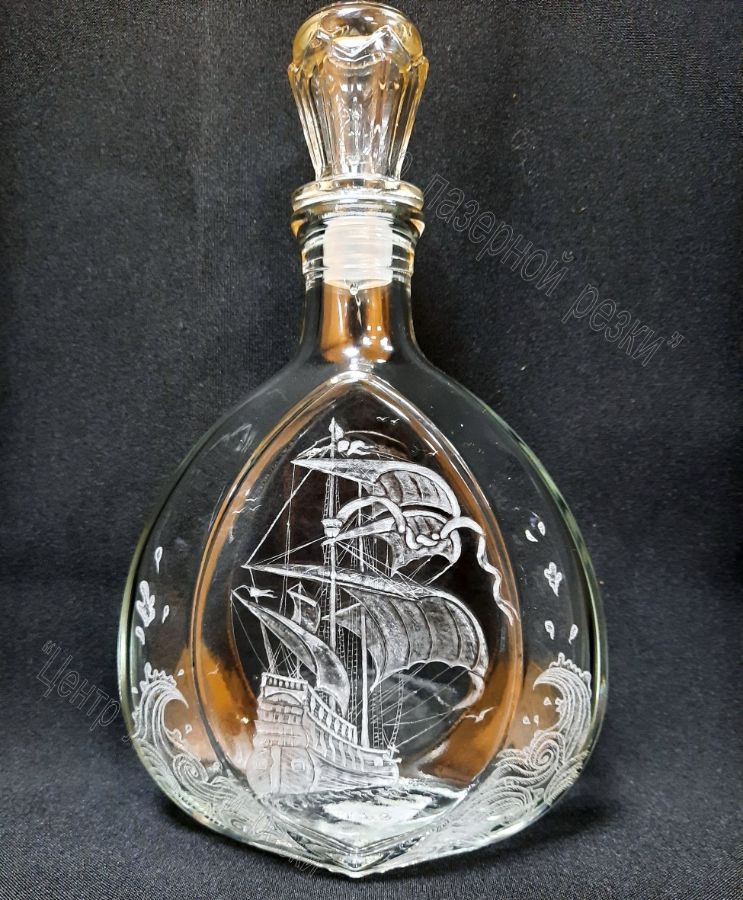 графин с гравировкой в подарок мужчине. графин с гравировкой. гравировка графина. гравировка графина. именной штоф с гравировкой.