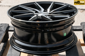 Комплект дисков R16 7,0J ET+36 5*100 Vossen CVT Черный глянец с полированными лучами (G560)