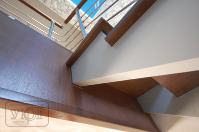 л-28. ограждение - нержавеющая сталь. ступени, поручень - массив дуба