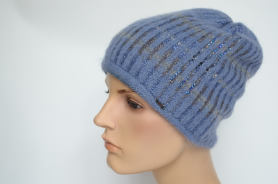 fioletovaya-vyazanaya-zhenskaya-shapka-so-strazami-vizio-italiya