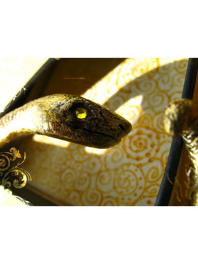 Золотая змейка. Браслет в виде змеи из полимерной глины