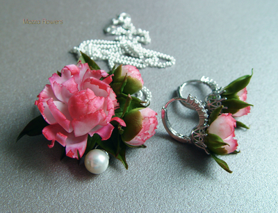 Комплект с пионами и жемчужиной.
