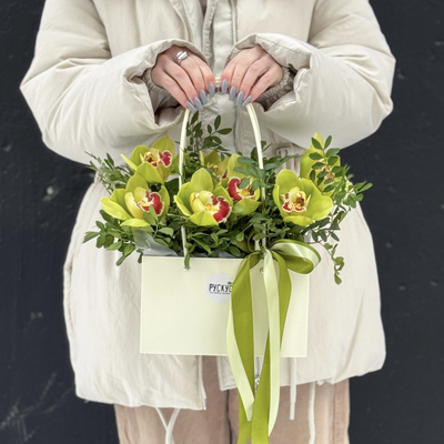 Цветочная сумочка из 7 орхидей