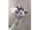 Букет из ирисов хризантем и статицы