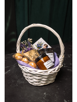 Корзинка с подарками