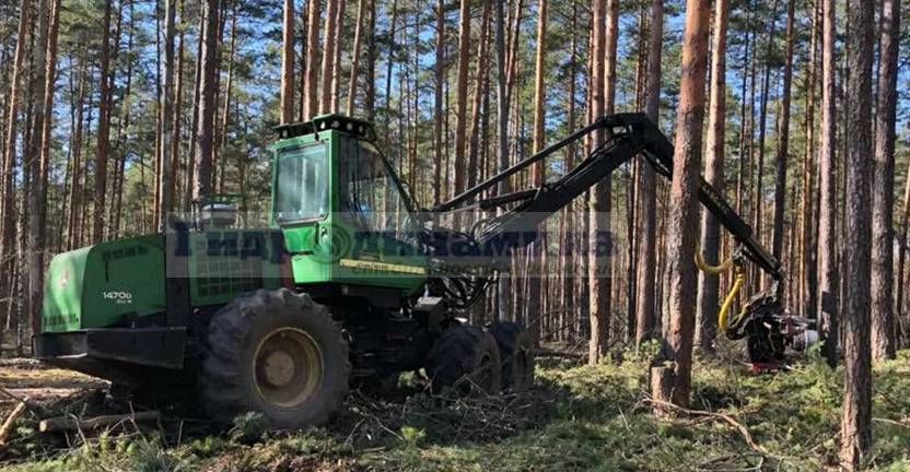 Лесозаготовительный трактор производства Timberjack/John Deere