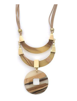 (АРТИКУЛ: 9001/02) КОЛЬЕ ЖЕНСКОЕ, КРУПНАЯ ПОДВЕСКА В БЕЖЕВЫХ ТОНАХ, ЮВЕЛИРНЫЙ ПЛАСТИК, ЗОЛОТИСТЫЙ МЕТАЛЛ, БЕЖЕВЫЕ ШНУРКИ