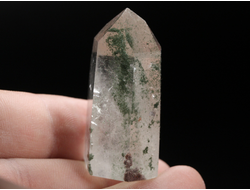 Кварц горный хрусталь с фантомами и хлоритом, кристалл полированный, Бразилия (43*28*20 мм, 33 г) №36855