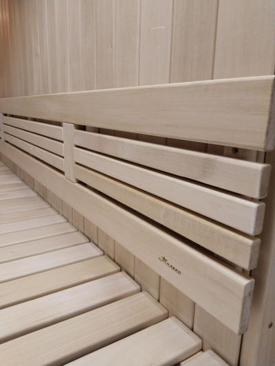 Спинка декоративная готовая, в сборе, липа, светлые вставки, длина 195см.