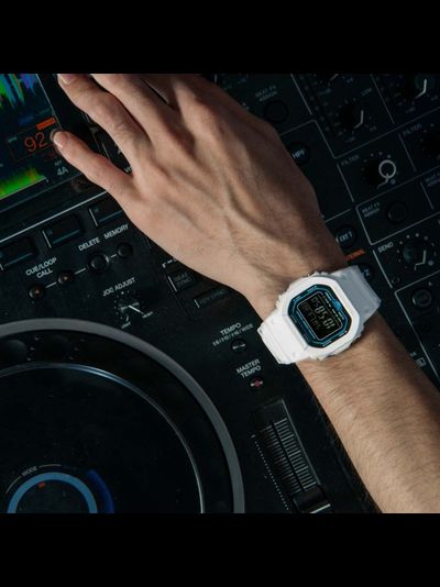 Часы Casio G-Shock DW-B5600SF-7E