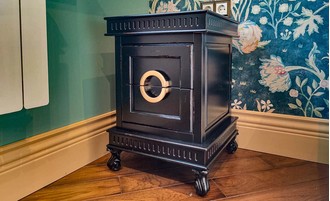 Тумба прикроватная с ручкой - кольцом.