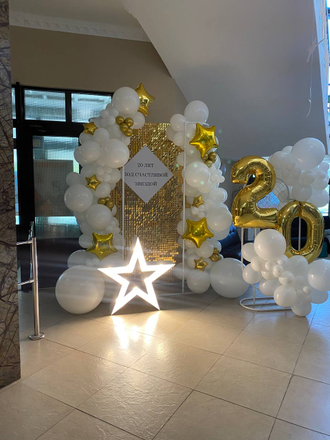 ФОТОЗОНА ИЗ ШАРОВ "ПОД СЧАСТЛИВОЙ ЗВЕЗДОЙ"