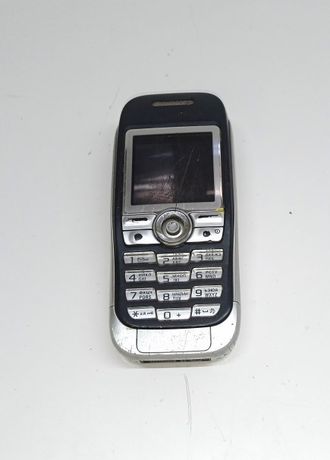 Неисправный телефон Sony Ericsson J300i (нет АКБ, нет задней крышки, не включается)