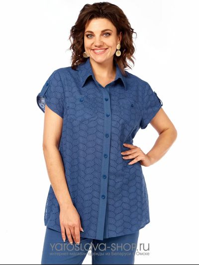 Лёгкий комплект-двойка, состоящий из брюк и рубашки из хлопка ришелье в синем цвете