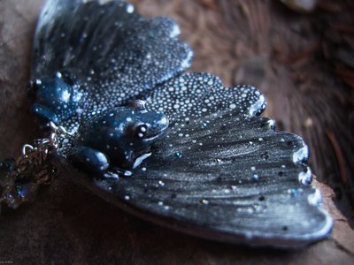 Серьги-крылышки с лягушками "Порхающие в туманном лесу"