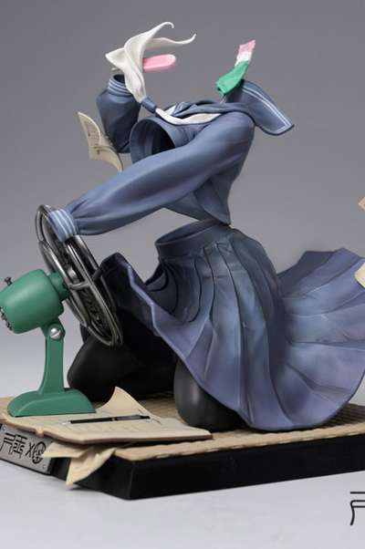 Фигурка Школьница-невидимка с вентилятором (Natsukaze)