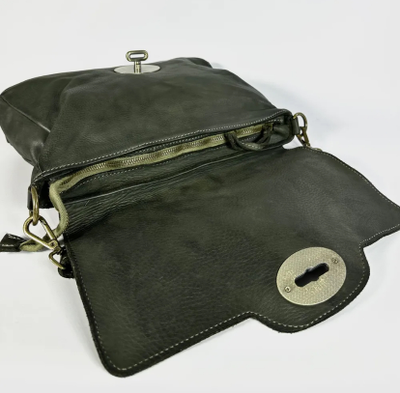 Женская наплечная сумка из натуральной винтажной кожи Vera Pelle темно-зеленая 025811