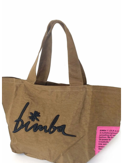 (АРТИКУЛ: 9852/2) СУМКА БОЛЬШАЯ, ТЕКСТИЛЬ, ЦВЕТ "МОКРЫЙ ПЕСОК" С ЧЕРНЫМИ БУКВАМИ И РОЗОВОЙ АППЛИКАЦИЕЙ, С РУЧКАМИ ЧЕРЕЗ ПЛЕЧО