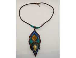 Подвеска с янтарем.