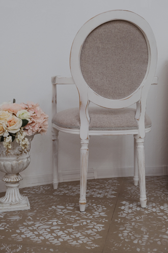 Кресло медальон