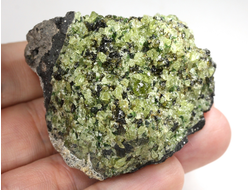 Хризолит (Перидот, Оливин), кристаллы на породе, США (52*46*30 мм, 107 г) №38098