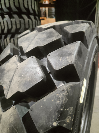 Фото шины HUITON 12х16.5 T609  12PR 145A8 TL