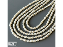 Жемчуг речной белый мелкий рис барочный фри-форм 3,5-4,7х3-3,5 мм с щербинками, цена за нить 17 см